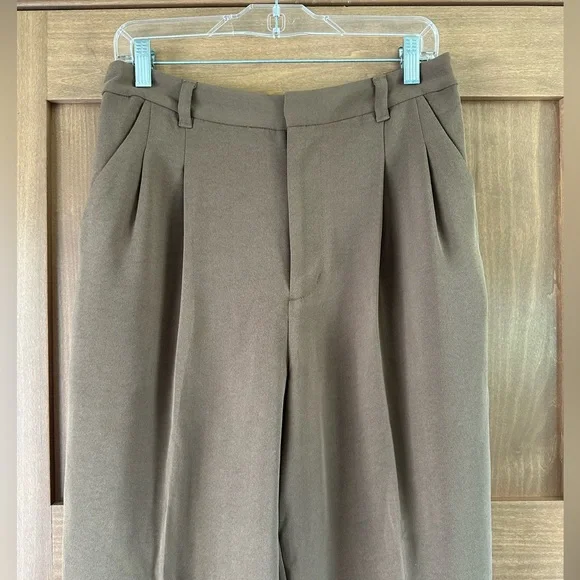 Madewell Tall Pleated Tapered-Leg Pants in Easy Going Crepe Light Roast Size 8T - Picture 4 of 16